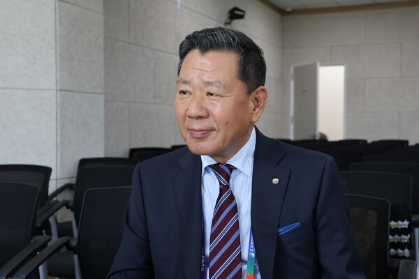 본지는 지난 4월28일부터 5월1일까지 경북 안동에서 개최된 제26차 세계대표자대회 및 수출상담회에 참석한 하용화 월드옥타 명예회장과 인터뷰를 진행했다.