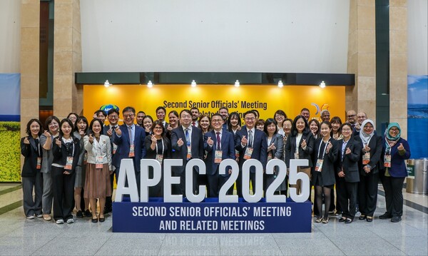 식약처는 12일 제주 국제컨벤션센터에서 1박2일동안 APEC '2025 식품안전협력포럼(FSCF)'을 개최한다고 밝혔다.(사진은 12일 개막된 포럼 장면)