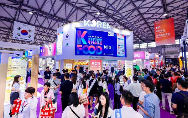 aT는 22일 지난 19일부터 21일까지 중국 상하이서 개최된 '2025 상하이 국제식품박람회'에 통합 한국관을 운영, 총 1800만달러의 규모의 수출 MOU를 체결했다고 밝혔다.
