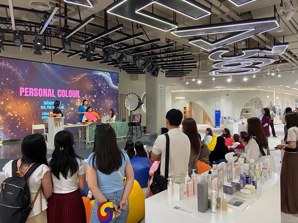 산업통상자원부와 KOTRA는 5월 23일부터 24일까지 아랍에미리트(UAE) 두바이의 한류 복합문화공간 ‘코리아 360(KOREA 360)’에서 ‘중동 K-라이프스타일 2025(K-Lifestyle in Middle East 2025)’를 개최했다. 행사장 현장의 모습.