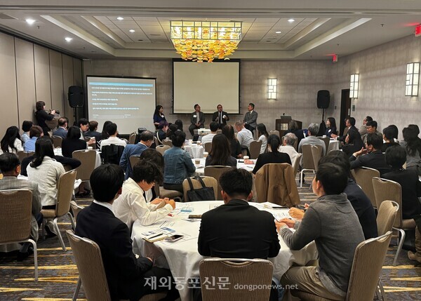 주샌프란시스코총영사관과 베이지역 K-연합이 마련한 '2025 한인 커뮤니티 타운홀'에서 패널들이 토론하고 있다.[베이지역 K-연합]