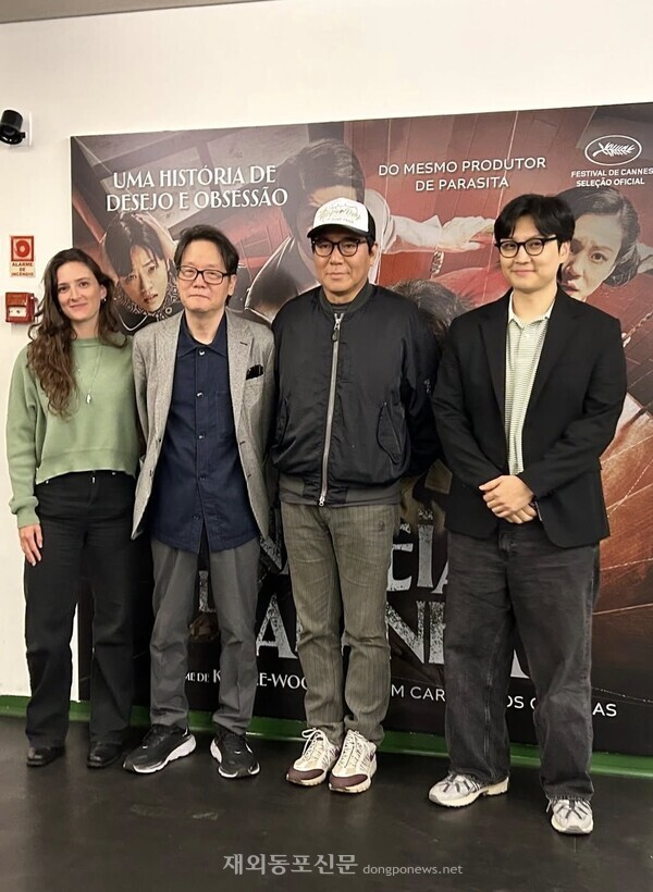 김지운 감독, 오동진 영화평론가와 영화제 관계자.[이재상 재외기자]