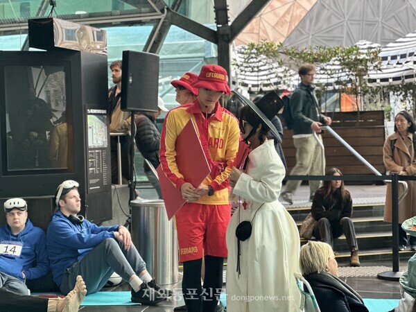 호주 멍때리기 대회를 기획한 웁쓰양 시각예술가.[주호주한국문화원]