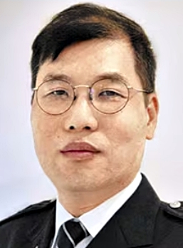 빛나는 헌신으로 청룡봉사상 충(忠)상을 수상하게 된 백원진 경정(주캄보디아대사관 경찰영사)