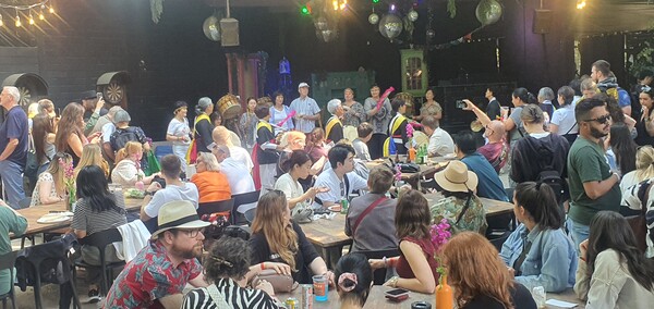 8월 17일 함부르크 스로딩거스에서 개최된 'Korean Food Festval-BBQ Party'에 3000여명의 한식애호가들이 참가해 한식의 열기를 실감케 했다.