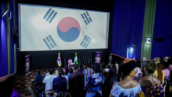 주나이지리아한국문화원은 8월 21일부터 23일까지 수도 아부자 실버버드 영화관에서  ‘제13회 한국영화제’를 개최했다. 이번 영화제는 약 1,000명의 현지 관객이 참여 뜨거운 관심을 보였다.