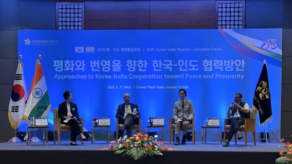  ‘2025 한·인도 평화통일포럼’에서, 스칸다 란잔 타얄 전 주한국인도 대사가 제2세션을 진행하고 있다. 