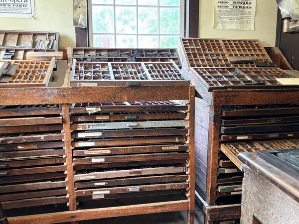 19세기 인쇄소 내부. 고된 수작업이 주를 이루던 당시 인쇄 노동의 현장 (사진=강영자 기자)