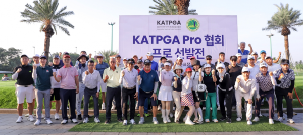 KATPGA 베트남본부 월요일 정기 라운드에 앞서 회원들이 기념사진을 찍고 있다.