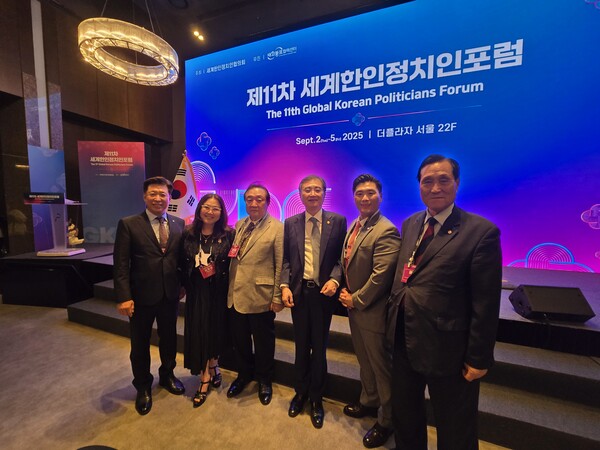 지난 9월5일 더플라자서울에서 개최된 제11차 세계한인정치인포럼에서 (사진 왼쪽부터) 황선양 후보가 뉴질랜드 Melissa Lee 의원, 정대쳘 헌정회 회장, 조현 외교부 장관, Paul Choi 캐나다 BC주 경제부 차관,유인학 전 국회의원 등과 기념촬영을 하고 있다.