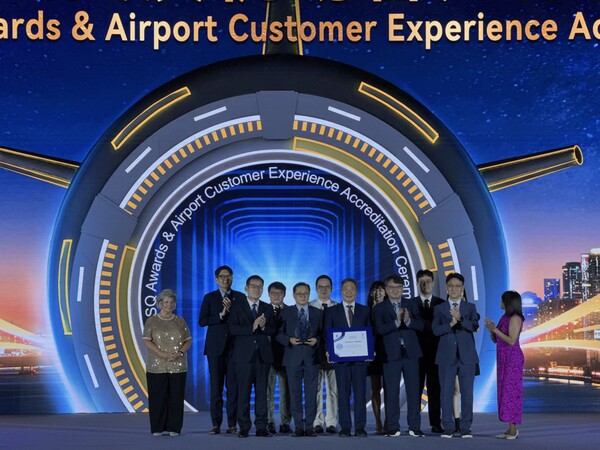 인천공항은 10일 중국 광저우에서 열린 '국제공항협의회' 주관 ‘제7회 공항경험 써밋’에서 ▲세계 공항 최초 고객경험 인증 최고 단계 4년 연속 획득 ▲ASQ ‘올해의 공항상’ 수상 ▲교통약자 접근성 인증 1단계 최초 획득을 달성했다.