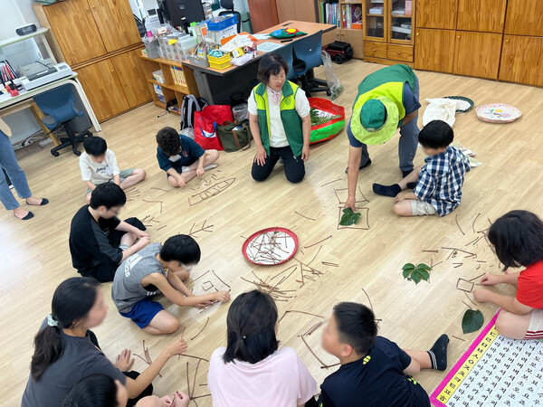 산림청은 2025년 9월부터 초등학교 숲교육 프로그램을 특수학교 및 특수학급에 무상 지원한다.