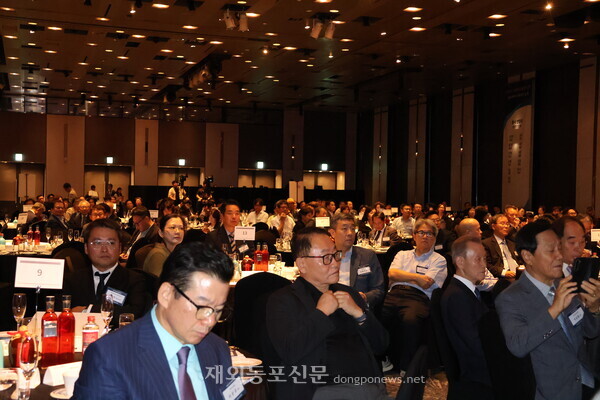 15년만에 한국에서 열린 '2025 한중 미래동행의 밤' 행사에는 한국과 중국의 각계 인사 370여명이 참석해 양국간 우호 증진을 위한 민간외교를 펼쳤다. 