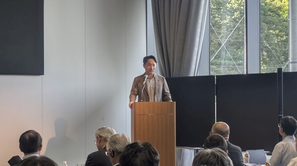 KOTRA가 9월 18일 일본 나고야에서 ‘2025 한-일 차세대 배터리 플라자’를 개최했다. 박용민 KOTRA 일본지역본부장이 ‘한-일 첨단 제조업 협력 세미나’에서 개회사를 하고 있다.