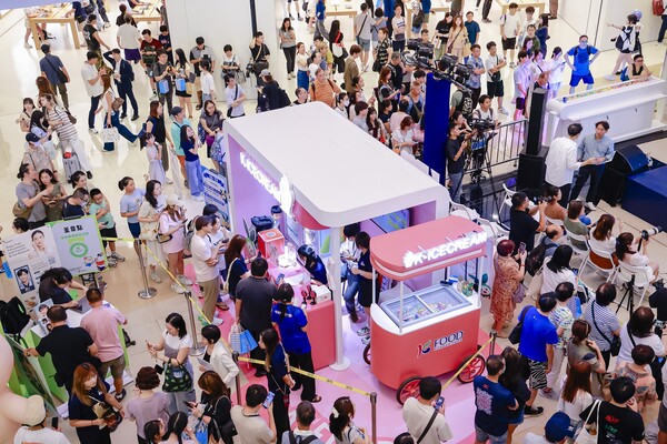 지난 13일부터 14일까지 '2025 K-관광로드쇼 in 홍콩'에서 선보인 K-아이스크림 매장에 수많은 관람객이 몰렸다.