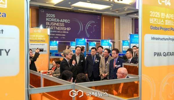 ‘2025 한-APEC 비즈니스 파트너십’ 행사에는 37개국 해외 바이어 123개 사와 국내 350여 개사가 참여했다.행사 현장에서 총 35건, 3,313만 달러의 계약이 성사됐으며, 이 중 경북 기업은  7개 사 805만 달러였다.