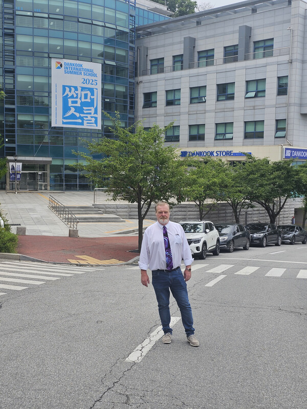 단국대 죽전 캠퍼스에서 만난 존 타이스 교수.