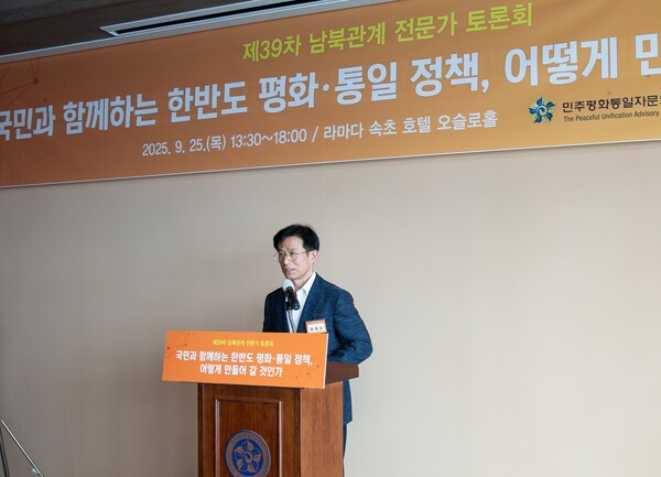 지난 9월 25일 라마다속초호텔 오슬로홀에서 개최된 민주평통 ‘제39차 남북관계 전문가 토론회’에서 방승용 사무처장이 인사말을 하고 있다.