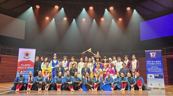 외교부,인천시가 주관하고, 인천시립무용단, 주뉴질랜드대사관 등이 공동 주최한 한국-뉴질랜드 FTA 10주년 기념 행사가 지난 20일 뉴질랜드 크라이스트처치 타운홀에서 성황리에 개최됐다.