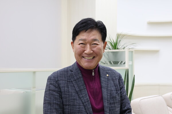 박종범 월드옥타 회장이 지난 1월 서울 여의도 중소기업중앙회관에서 본지와 인터뷰를 하고 있는 모습.