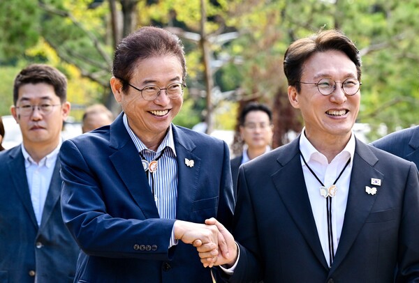 김민석 총리는 취임 이후 6번째 경주를 방문, 이철우 경북지사와 함께 APEC 행사 관련 시설을 점검했다.