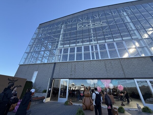 '꿈 페스티벌'이 개막한 뉴욕 브루클린 두걸 그린하우스(사진 연합뉴스)