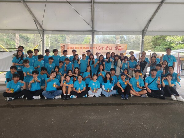  오클랜드 한국학교는 지난 10월 11일-12일, 중등부 학생들이 참여한 ‘2025 역사 문화 캠프–서민들의 전통 놀이와 음식’을 성공적으로 개최했다.