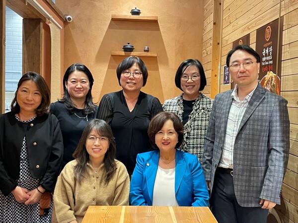 사진 앞줄 왼쪽부터 박민재 동북부협의회 회장, 권예순 NAKS 총회장, 뒷줄 왼쪽부터 김수진 동북부 수석 부회장, 유기선 선출이사, 설지안 NAKS편집장, 김혜성 NAKS 부회장, 이정찬 선출이사