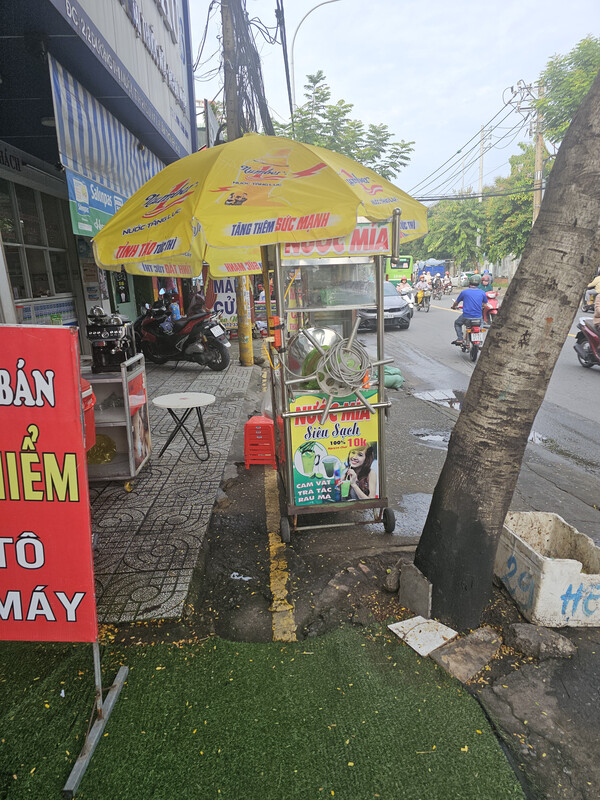 베트남 샌드위치 '반미'를 파는 노점 판매대. 맛있어 보이는 길거리 음식을 함부로 먹었다가 큰일 날 수도 있다는 사실을 한인여행객들이 놓지지 않았으면 한다. (사진=임용위 기자)
