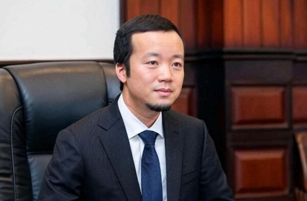 캄보디아 온라인 사기 범죄의 배후로 지목된 프린스 그룹 천즈 회장. [위키페디아]