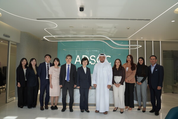 MOU 체결 이외에도, 오유경 식약처장은 아부다비 줄기세포센터를 방문해 옌드리 벤투라 CEO를 만나 양국의 첨단바이오 연구기술 분야 전망과 성과를 공유하는 간담회를 가졌다.