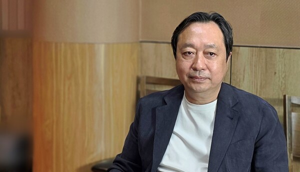 지난 9월 28일 중국 텐진의 한 호텔에서 본지와 인터뷰를 하고 있는 심재관 청송그룹 회장.