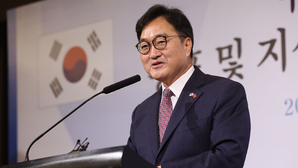  우원식 국회의장이 20일 베트남 하노이에서 열린 '동포 및 기업인 초청 오찬 간담회'에서 인사말을 하고 있다.