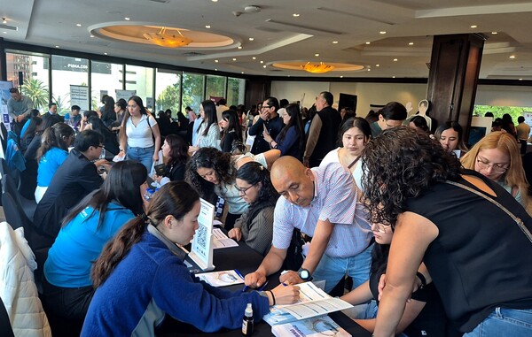 멕시코한국교육원은 국립국제교육원과 공동으로11월 15-16일 멕시코시티 바르셀로 호텔에서 “2025 한국유학박람회”를 개최했다. 6년 만에 열린 박람회에 현지 학생 및 학부모 천여 명이 참가하여 뜨거운 관심을 보였다. 