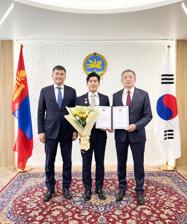 11월 21일 정사무엘 한문화진흥협회 회장이 몽골 정부로부터 ‘몽골 국가훈장’을 수훈했다.