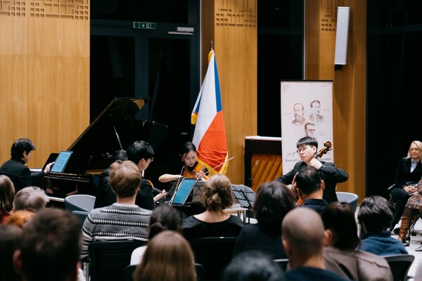 ‘2025 투어링 케이-아츠’ 프로그램의 일환으로 진행된 ‘아르코앙상블: 위대한 작곡가 기념 시리즈’가 지난 11월 20일 주체코대한민국대사관 문화홀에서 열렸다.