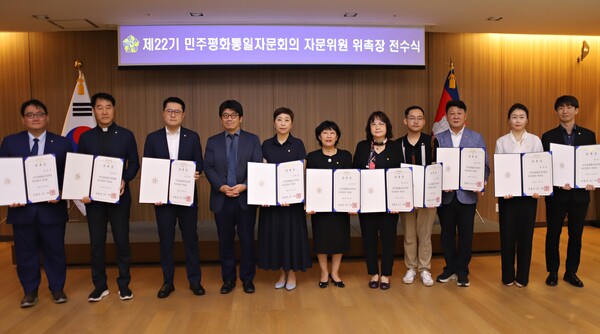 제22기 민주평통 캄보디아지회 위촉장 전수식이 지난 11월 20일 주캄보디아대사관 다목적홀에서 열렸다. [박정연 재외기자]