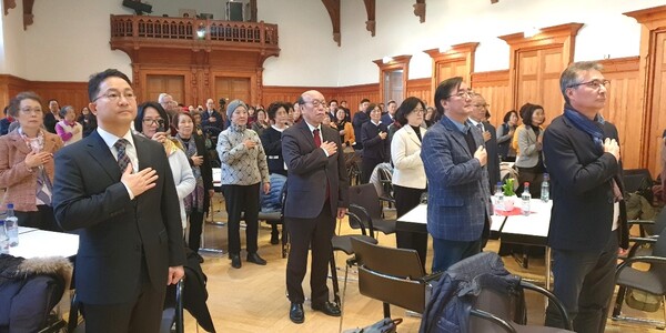 독일 교포신문 창간 30주년 기념식이 주프랑크푸르트 김은정 총영사를 비롯하여 한인단체장 등 130여 명이 참석한 가운데, 지난 20일 크론베르크 시민회관에서 개최됐다.