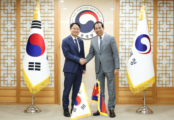 국세청은 1월5일 서울에서 제4차 한–캄보디아 국세청장회의를 열고, 세정 경험 공유와 현지 진출기업 지원을 골자로 한 세정협력 양해각서(MOU)를 체결했다고 밝혔다. [국세청]