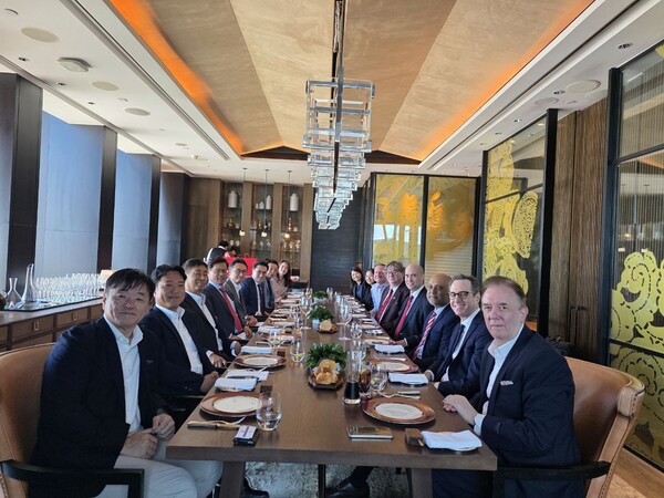 캄보디아 한인상공회의소(KOCHAM)이 지난 1월 9일 주캄보디아 미국상공회의소(AmCham) 대표단과 네트워크 오찬 행사를 가졌다.[KOCHAM]