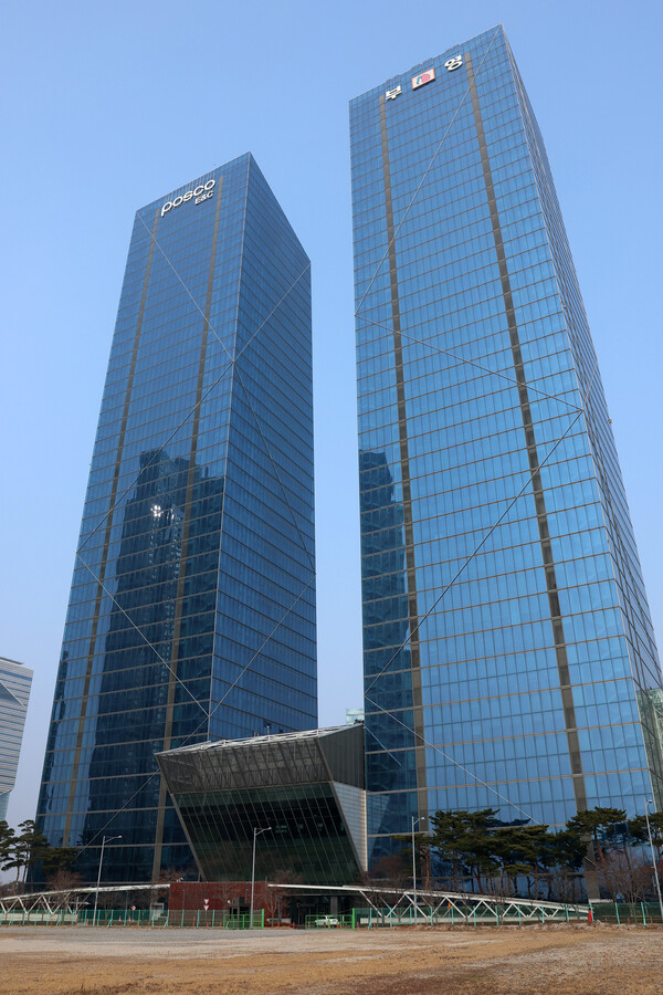 재외동포청이 입주해 있는 인천 송도 부영타워 전경.  