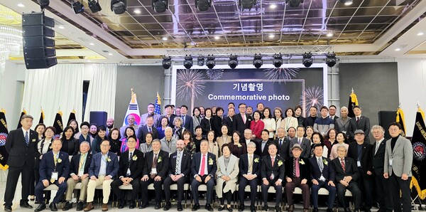 미동남부 6개주 한인 경제인들의 연대와 협력을 강화하기 위한 동남부한인상공회의소연합회가 7일 둘루스 캔톤하우스에서 공식 출범했다. 참가자들의 기념사진.