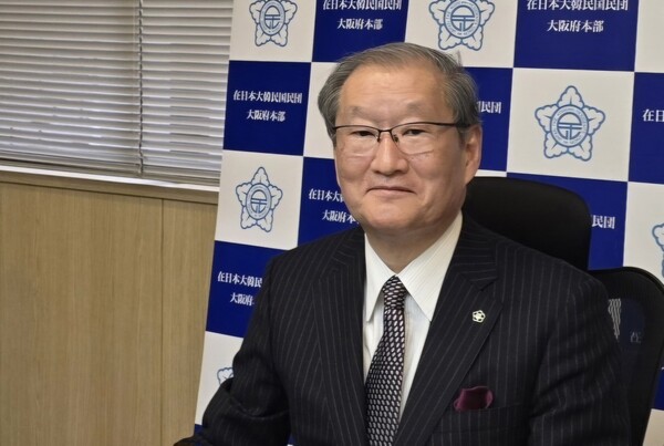 김명홍 민단 오사카 단장은  최근 본지와의 인터뷰에서 이제는 모국이 재외동포를 포용해야 한다고 강조했다.