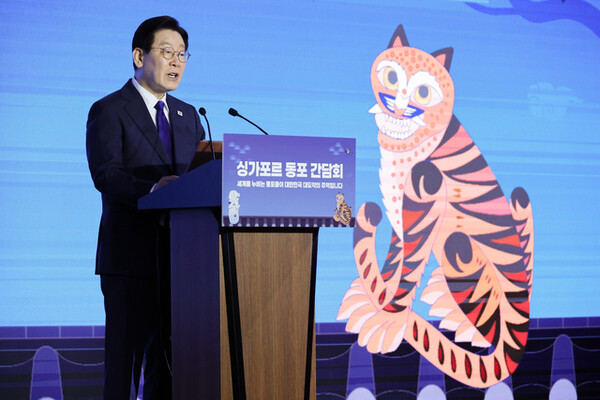 싱가포르를 국빈방문 중인 이재명 대통령이 3월1일 현지 한 호텔에서 열린 동포 만찬간담회에서 인사말을 하고 있다. [연합뉴스] 