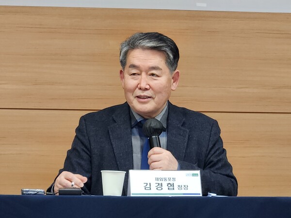 13일 중국동포 민생현장을 방문해 동포간담회에서 발언하는 김경협 재외동포청장.