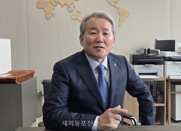 재외동포신문과 인터뷰 하는 박호선 INKE 해외총의장