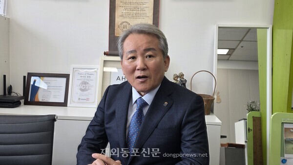 재외동포신문과 인터뷰 하는 박호선 INKE 해외총의장.