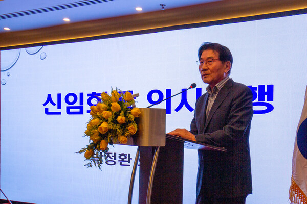 미얀마 양곤 시니어클럽이 박정환 신임회장 취임과 함께 정관 개정 및 조직 개편을 단행하며 새로운 도약을 선언했다. 