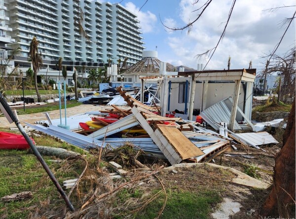 이랜드그룹의 사이판 켄싱턴호텔이 태풍에 훼손된 모습. [출처=네이버 블로그]