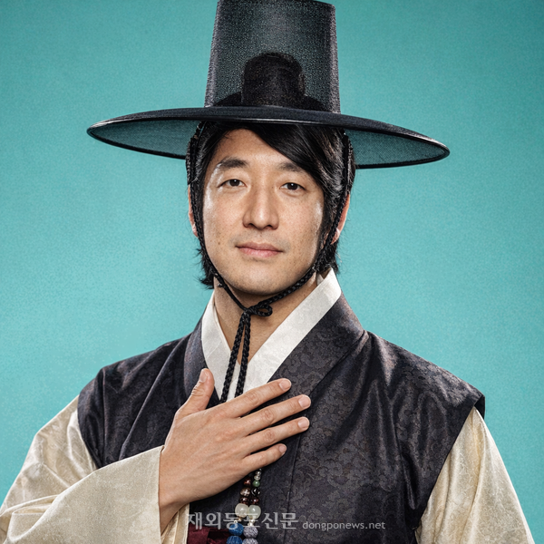 자신의 생일날 한복을 입고 사진을 찍은 알렉스 정 대표.[아버지 정정이 회장 제공]